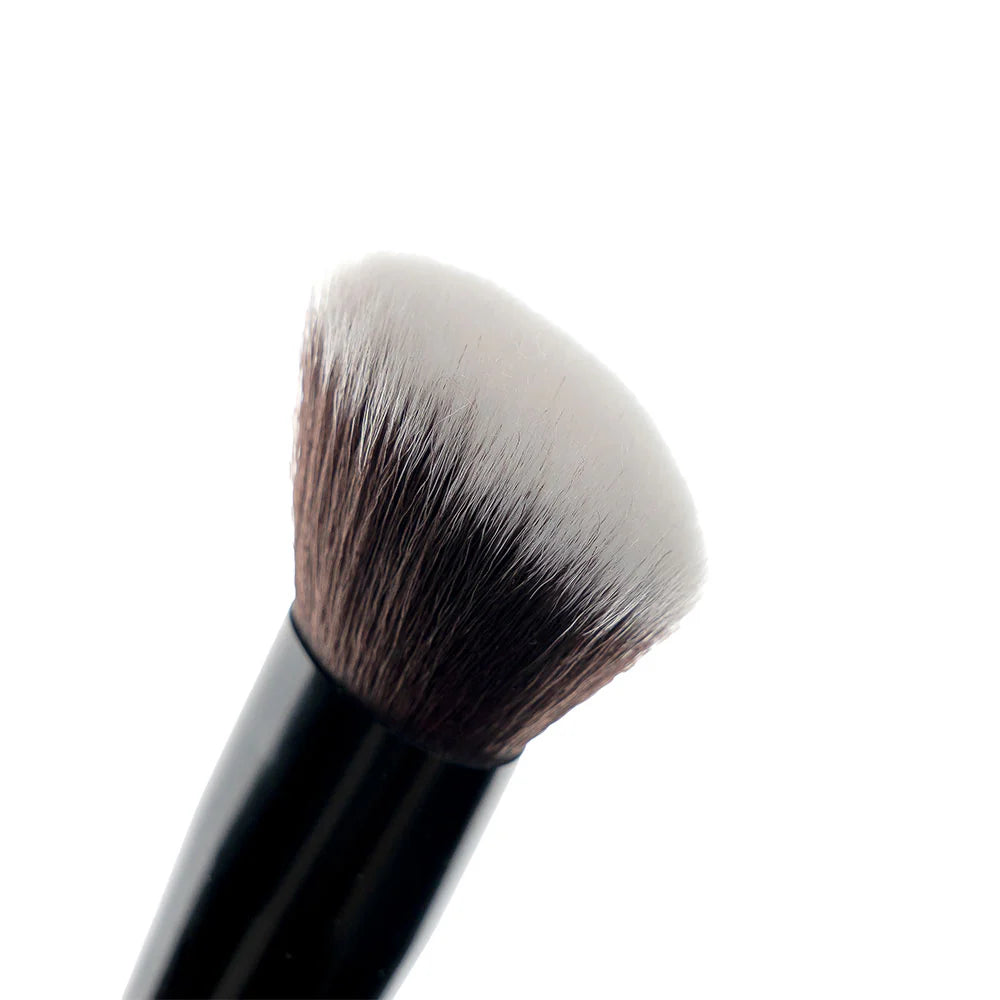 Brushworks - No. 7 Angled Blush Brush