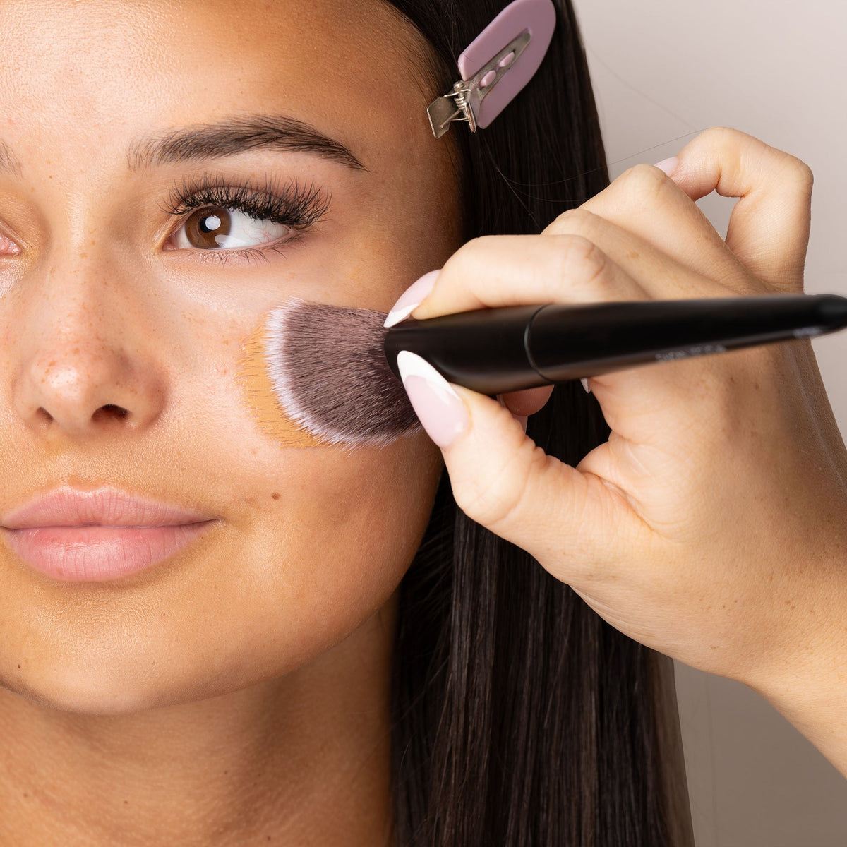 Brushworks - No. 9 Angled Flat Top Foundation Buffing Brush